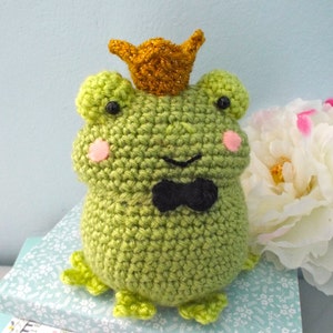 Schema del principe ranocchio all'uncinetto Amigurumi da scaricare in formato digitale