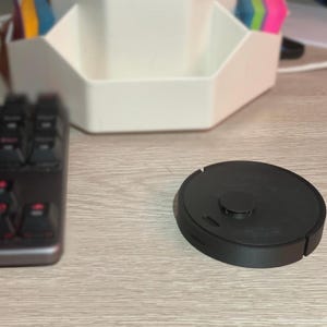 Mini Robot Vacuum Figurine / Desk Fidget