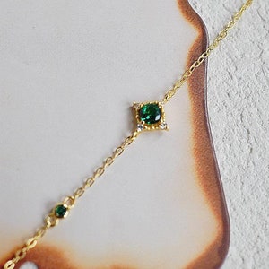 Dainty Emerald Bracelet in 14K Gold - May Birthstone Bracelet - Minimalist Chain Bracelet - Emerald Jewelry - Gift for Her - Green Gemstone