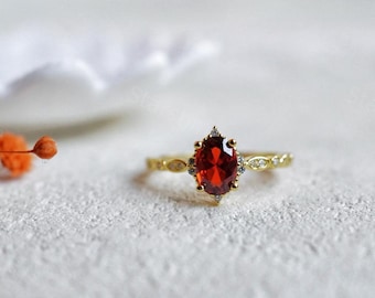 Vintage Garnet Diamond Ring - January Birthstone Ring - Delicate Garnet Statement Ring - Garnet Jewelry - Anniversary Gift - Gift for Mom