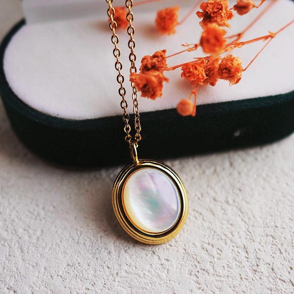 Collar de nácar / Colgante ovalado delicado / Regalo de joyería minimalista apilable para ella