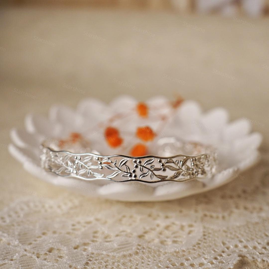 Vintage Silver Leaf Cuff Bracelet - Dainty Filigree Design  display picture 1