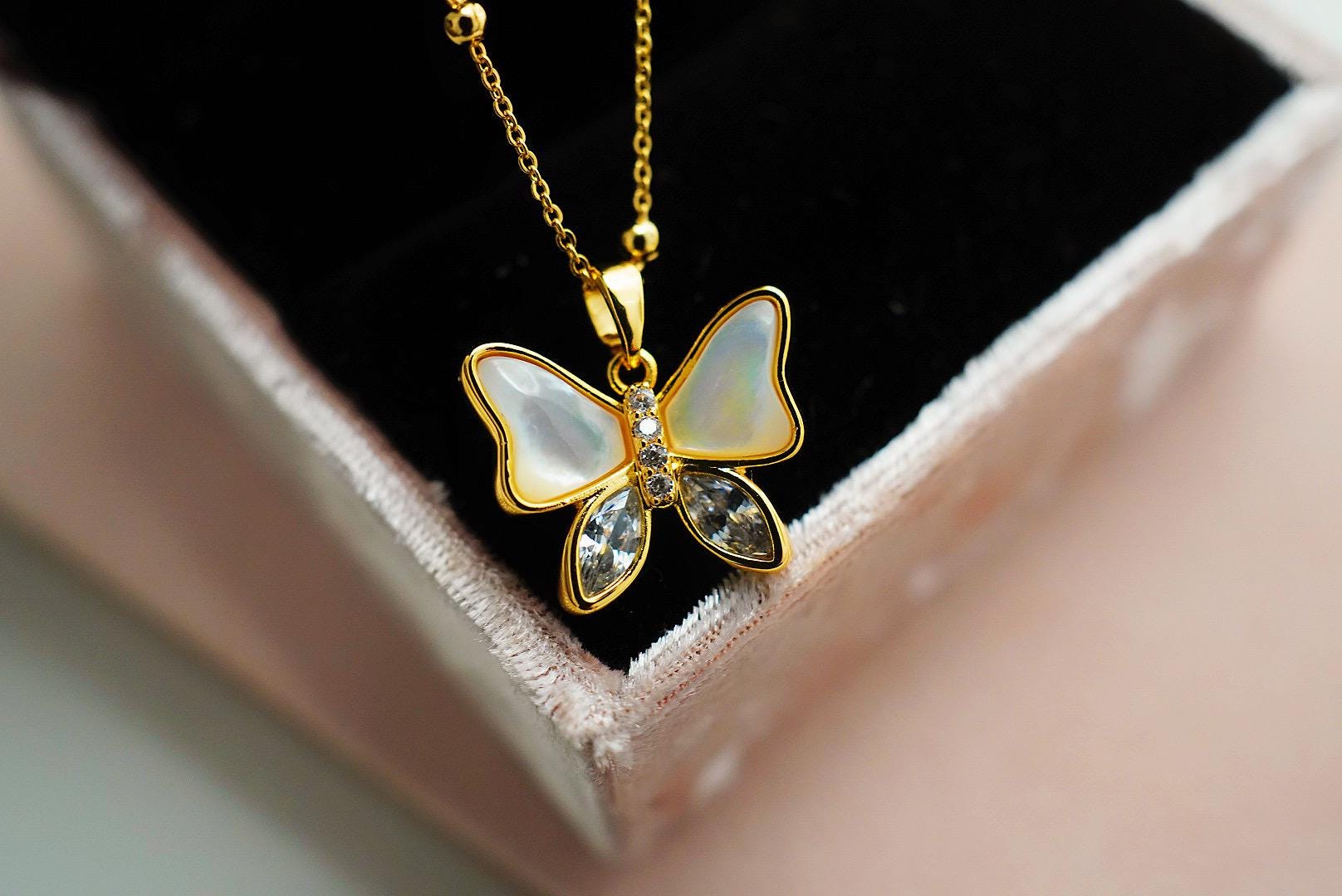 バタフライマザーオブパールネックレス | 上品なゴールドネックレス
