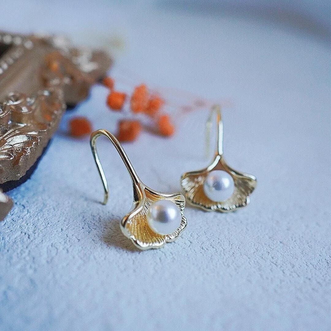 Ginko Leaf Dangle Earrings Pearl main image 1