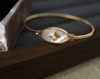 Vintage White Shell Opal Star Bracelet - Dainty Oval Shell Charm Gold Bracelet - Elegant Stackable Bracelet for Women - Gift for Mom Her