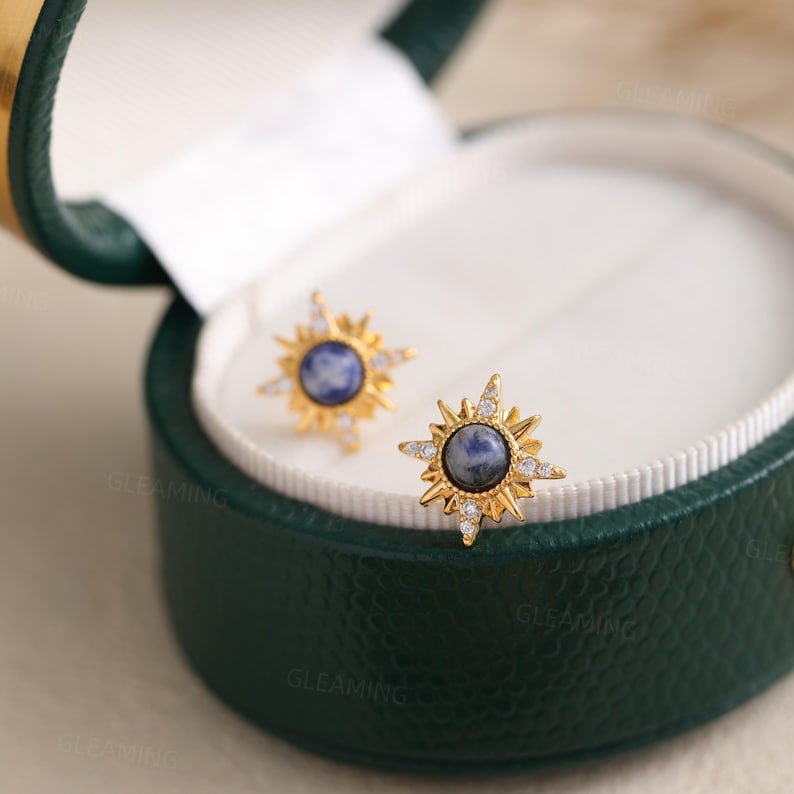 Lapis Lazuli Sunburst Ohrringe - Zierliche Gold Ohrstecker - Minimalistische StackableOhrringe - Alltags Ohrringe - Blaue Stein Ohrringe für Frauen Bild 5