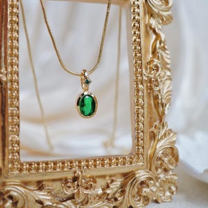 Vintage Emerald Pendant Necklace - Elegant Green Gemstone Necklace - Minimalist Oval Cut Emerald Necklace - May Birthstone - Emerald Jewelry