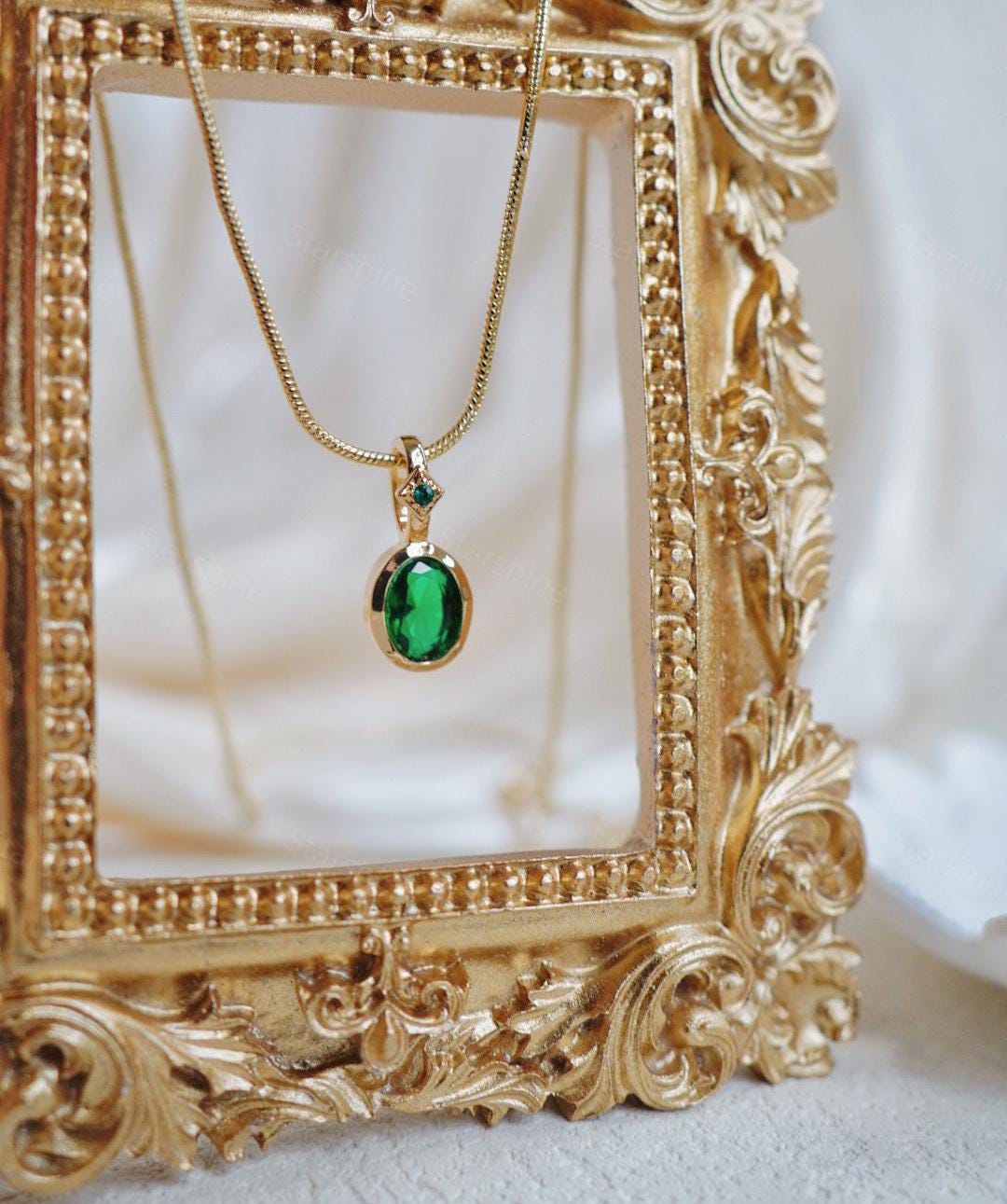 Vintage Emerald Pendant Necklace - Elegant Green Gemstone Necklace - Minimalist Oval Cut Emerald Necklace - May Birthstone - Emerald Jewelry