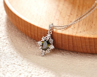 Collana in argento sterling 925 con peridoto / Gioielli con pietra portafortuna di agosto / Ciondolo vintage con pietra preziosa verde / Delicati gioielli fatti a mano / Regalo per lei