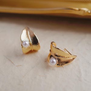 Gold Leaf Pearl Earrings - Elegant Gold-Plated Leaf Design with Freshwater Pearl - Minimalist Statement Jewelry for Women - Perfect Gift