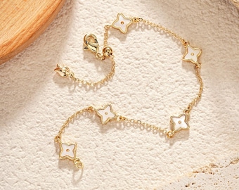 Dainty Mother of Pearl Clover Bracelet | Minimalist Chain Bracelet for Women | Elegant Charm Jewelry | Gift for Her | Everyday Jewelry