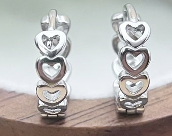 Delicati orecchini a cerchio a forma di cuore in argento sterling, orecchini a cerchio minimalisti per cartilagine, orecchini a cerchio minuscoli, orecchini per tutti i giorni, regalo per lei