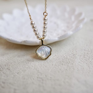 Mother Of Pearl White Shell Pendant Necklace, Natural Shell Chain Necklace in 14K Gold, Minimalist Stackable Necklace, Perfect Gift for Mom
