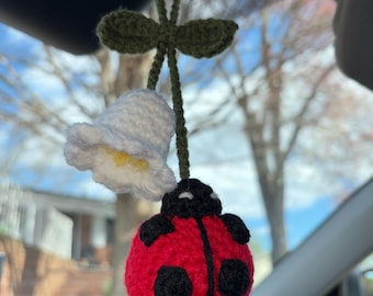 Colgante de mariquita de ganchillo para coche / Decoración hecha a mano para espejo retrovisor, detalle floral primaveral