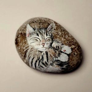 Pet portrait on rock - Custom hand painted realistic and detailed cat or dog portrait on a stone from your photos.