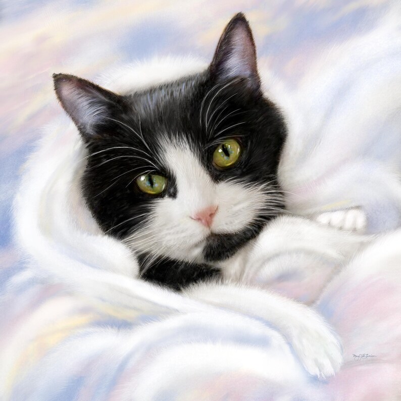 K&ouml;nnte beinhalten: Eine schwarz-wei&szlig;e Katze mit gr&uuml;nen Augen liegt in einer weichen, wei&szlig;en Decke. Das Fell der Katze bildet einen Kontrast zum Wei&szlig;, mit einer rosa Nase und einem ruhigen Ausdruck. Der Hintergrund hat sanfte Pastellfarben.