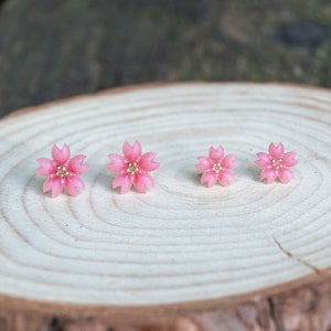 桜のイヤリング 桜の形スタッド