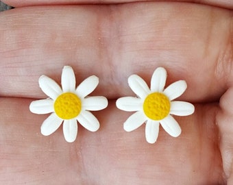 Daisy Earrings, Flower Jewelry, Polymer Clay Earrings, Dainty Earrings, Statement Earrings, Spring Summer Jewelry, Gift For Her, Cute Studs