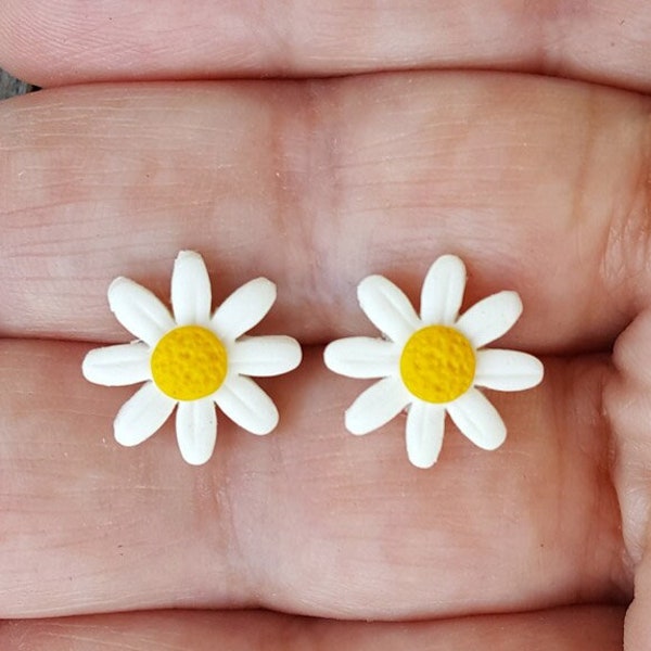 Orecchini Margherita, gioielli con fiori, orecchini in fimo, orecchini delicati, gioielli primavera estate, regalo per lei