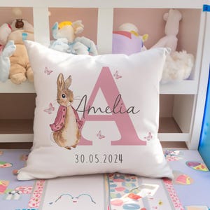 Funda de almohada personalizada de Peter Rabbit con nombre, decoración personalizada de la guardería del conejito, nuevos regalos para bebés y niños, regalos para los amantes de los conejitos