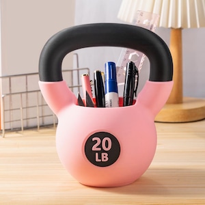 Personalisierter Text Kettlebell-Stifthalter 3D gedruckter Kettlebell-Schreibtisch-Organizer Gym Accessoire Housewarming / Geburtstagsgeschenk für Fitness-Liebhaber