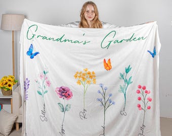 Personalisierte Omas Gartendecke, Omas Liebe wächst hier Decke, Geburtsmonat Blumen mit Familiennamen Geschenk, Muttertagsgeschenk 2024
