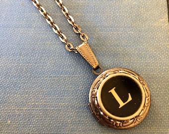 Unlock Nostalgia: Vintage Typewriter 'L' Key Locket Necklace for Retro Fun