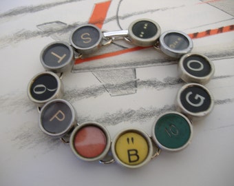 Vibrant Typewriter Key Bracelet: Featuring Stop Light Colors – A Unique and Playful Accessory
