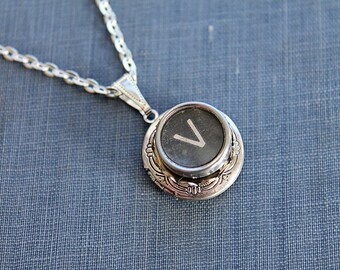 Retro Elegance: Vintage Typewriter 'V' Key Locket Necklace – Unlock the Fun!