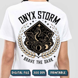 Dragón de Tormenta de Ónix SVG PNG, Brócoli del Escuadrón de Búsqueda de Tormenta de Ónix, Camiseta de Fan de Romantasy de Ridoc, Camiseta de Jinete de Dragón, Regalos para Ratoncitos de Biblioteca imagen 1