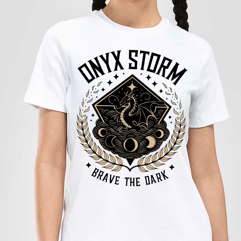 Dragón de Tormenta de Ónix SVG PNG, Brócoli del Escuadrón de Búsqueda de Tormenta de Ónix, Camiseta de Fan de Romantasy de Ridoc, Camiseta de Jinete de Dragón, Regalos para Ratoncitos de Biblioteca imagen 3