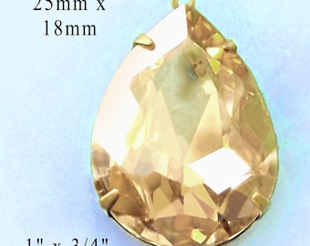 Light colorado topaz glass pendant, 25x18mm rhinestone pear or teardrop, light golden tan, bridesmaid pendant