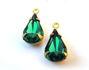 Emerald green 13x7mm pears, dark green rhinestone teardrops for pendants, glass connectors or earrings, 2 pc