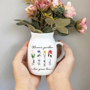 Personalized Vase Gift for Mom, Mama&#39;s Garden Custom Birth Flower Vase, Mothers Day Gift, Family Bouquet Vase, Gift for Grandma