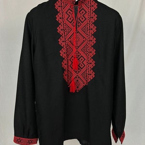 ウクライナの刺繍シャツ。ヴィシヴァンカ リネン。ウクライナの ウクライナの刺繍シャツ。ヴィシヴァンカ リネン。ウクライナの
