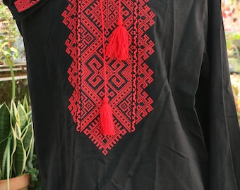 ウクライナの刺繍シャツ。ヴィシヴァンカリネン。ウクライナの服