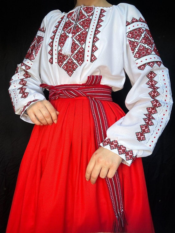 Blusa floreale ricamata. Vyshyvanka. Camicetta da donna