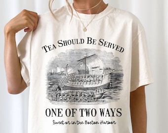 Camiseta de professor de História, O chá deve ser servido de duas maneiras: doce ou no porto de Boston, Festa do Chá de Boston, História Colonial, 4 de julho