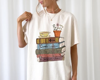 Camiseta com pilha de livros católicos, camiseta com versículo bíblico, presente para madrinha, camiseta para mãe católica, camiseta cristã, roupa com estampa de Jesus