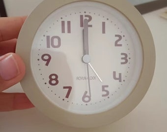 Nordic style simple quiet small alarm clock