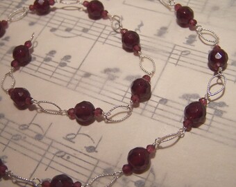 Daria - Garnet necklace