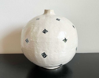 Random Checker Vase - White