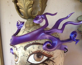 Coiffe de costume de sirène, couronne en cuir violet par faerywhere