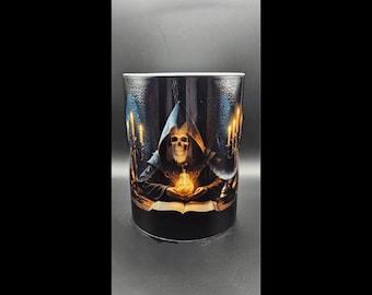 Caneca personalizada de esqueleto com túnica de Halloween, 443ml