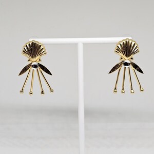 Boucles d&#39;oreilles pendantes dorées avec coquillages : bijoux de plage bohèmes avec accent de cristaux