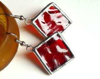 Pendientes de vidrieras con textura roja