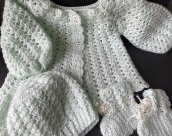Crochet Baby Set green sweeter
