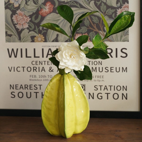 Sunlit Carambola: Handcrafted Ceramic Star Fruit Vase for Elegant Displays