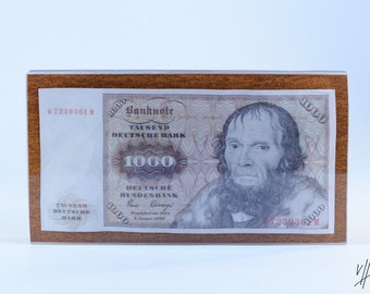 Tausender in Kunstharz. Einbettung Banknoten - Replikat. Bleibendes Geldgeschenk.