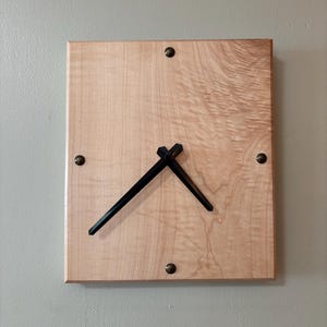 Esdoornhouten klok